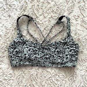 Selling only because this no longer fits! One of my favorite Lululemon bras!